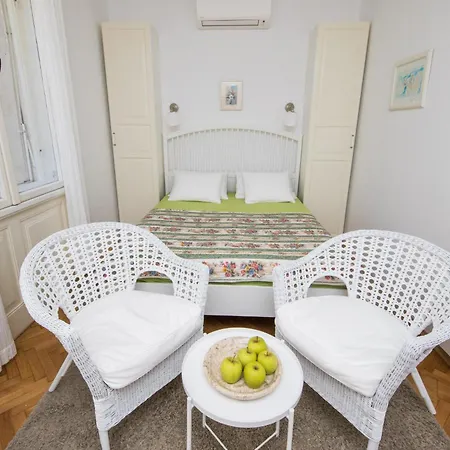 Apartment Rego